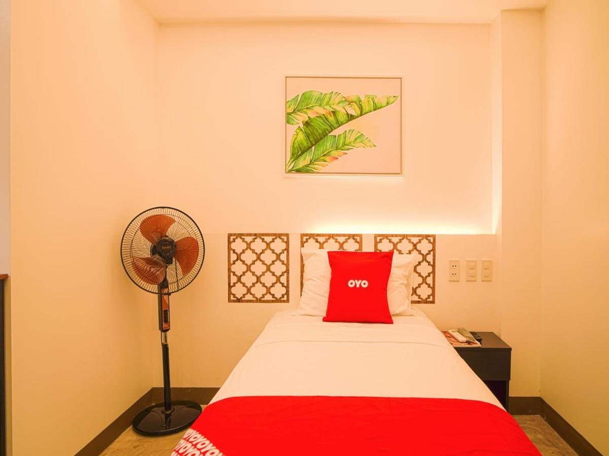Capital O Oyo 785 The Greenhive Hotel Ibaan ภายนอก รูปภาพ