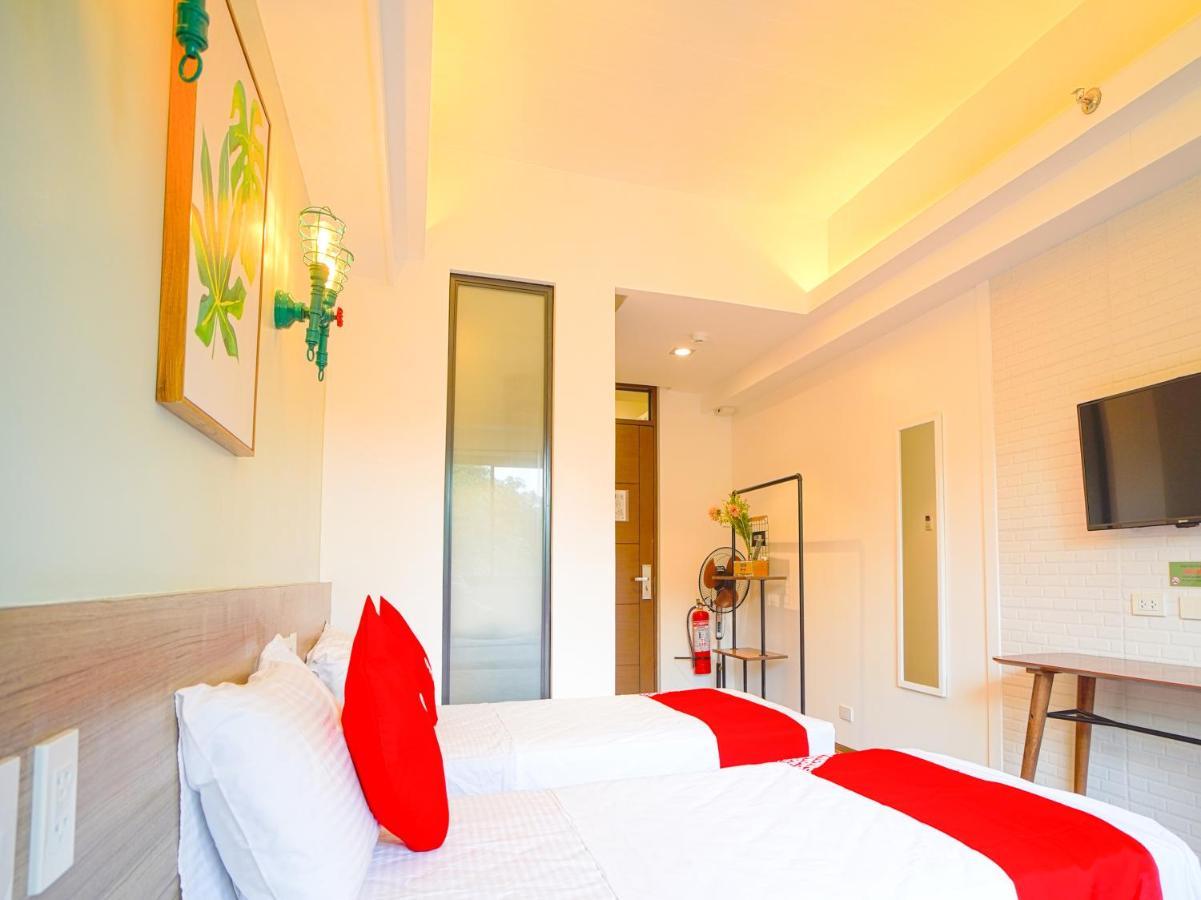 Capital O Oyo 785 The Greenhive Hotel Ibaan ภายนอก รูปภาพ