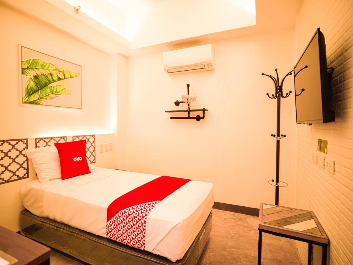 Capital O Oyo 785 The Greenhive Hotel Ibaan ภายนอก รูปภาพ