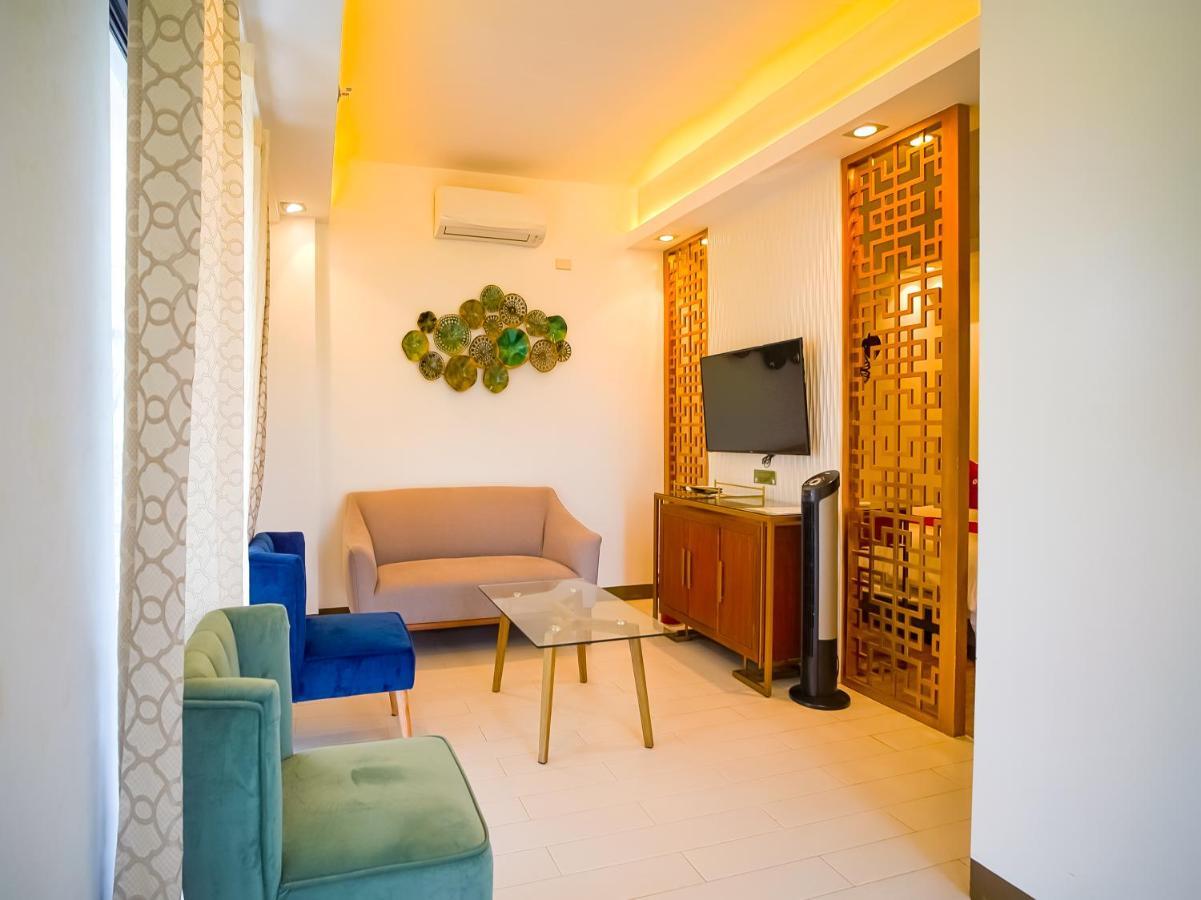 Capital O Oyo 785 The Greenhive Hotel Ibaan ภายนอก รูปภาพ